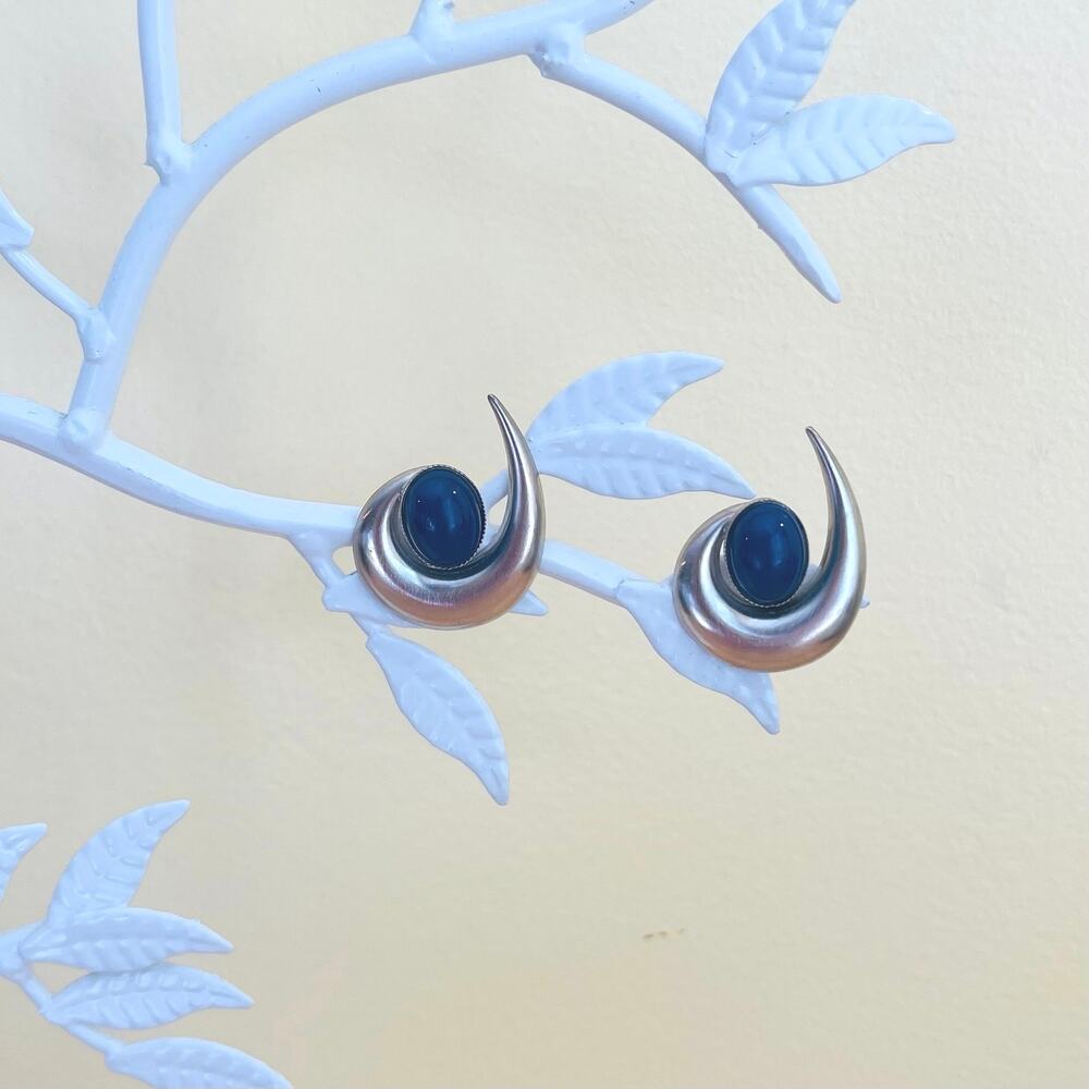 Vtg Tivoli Cabochon Stone Abstract Crescent Swirl Earrings Retro Curve Wave